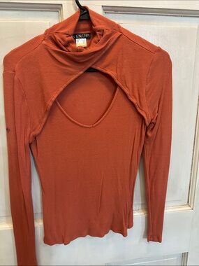 VENUS Women's Rust Orange Cutout Long-Sleeve Top